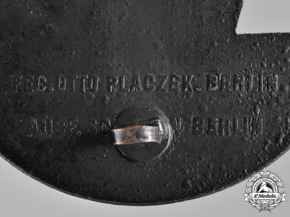 germany,_kriegsmarine._a_blockade_runner_badge_by_schwerin&_sohn_c18-041819