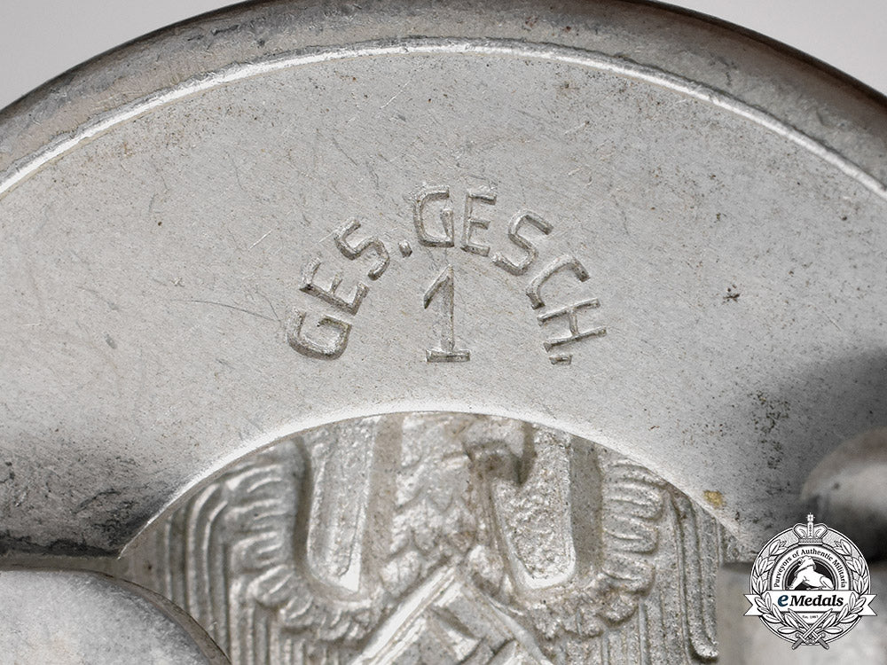 germany,_drk._a_red_cross_officer’s_belt_buckle_by_manufacturing_contract1_c18-041945_1