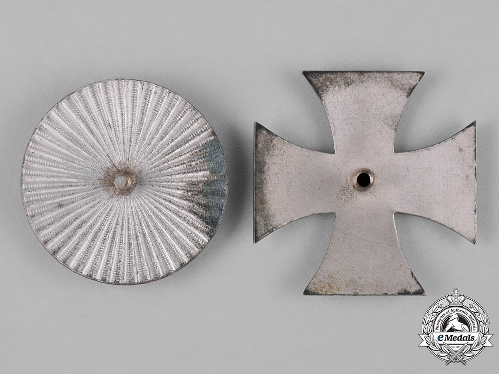 germany,_imperial._a1914_iron_cross,_i_class,_screwback_version_c18-043169