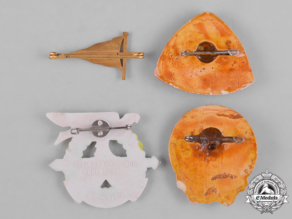 germany,_third_reich._a_lot_of_second_war_period_day_badges_c18-043279