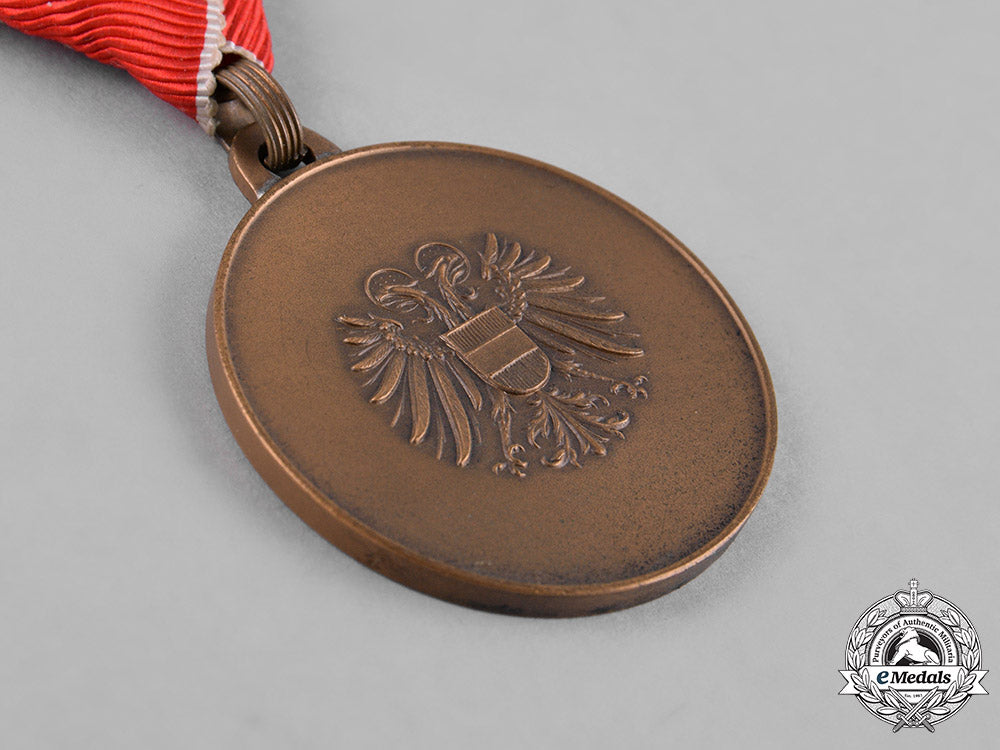 austria,_republic._a_merit_order,_medal_of_merit,_bronze_grade,_c.1935_c18-044455