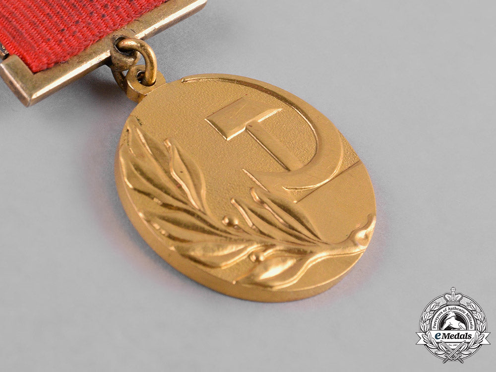 russia,_soviet_union._a_badge_of_the_laureate_of_the_state_prize_in_gold_c18-045587_2_1_1_1_1_1