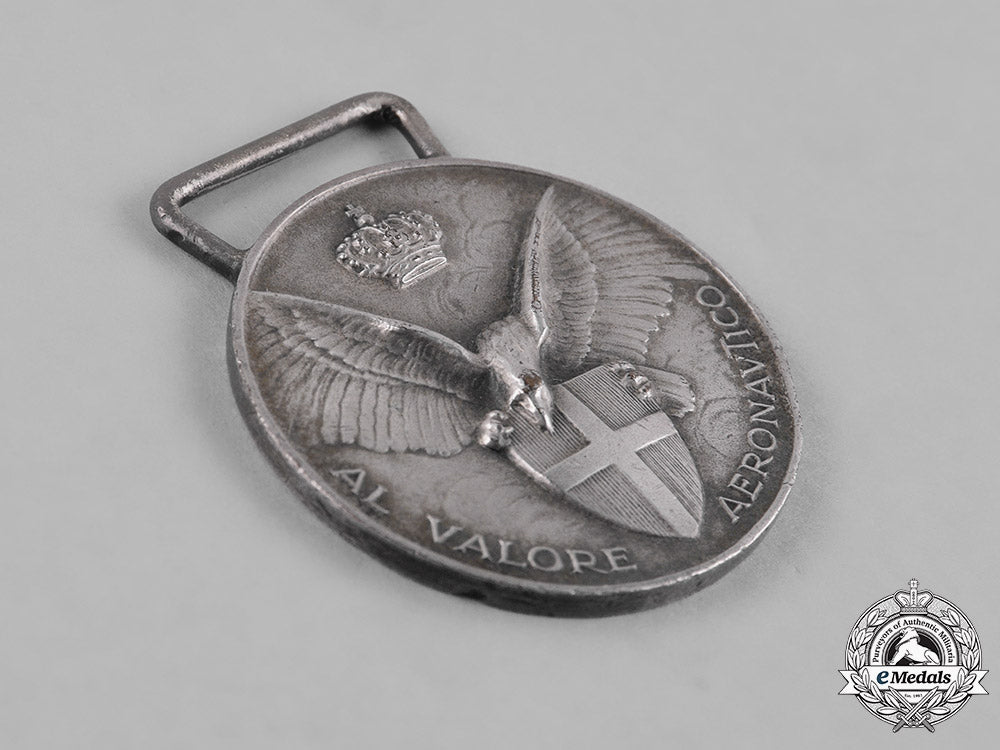 italy,_kingdom._an_aeronautic_valour_medal,_ii_class_silver_grade,_c.1930_c18-045690_1