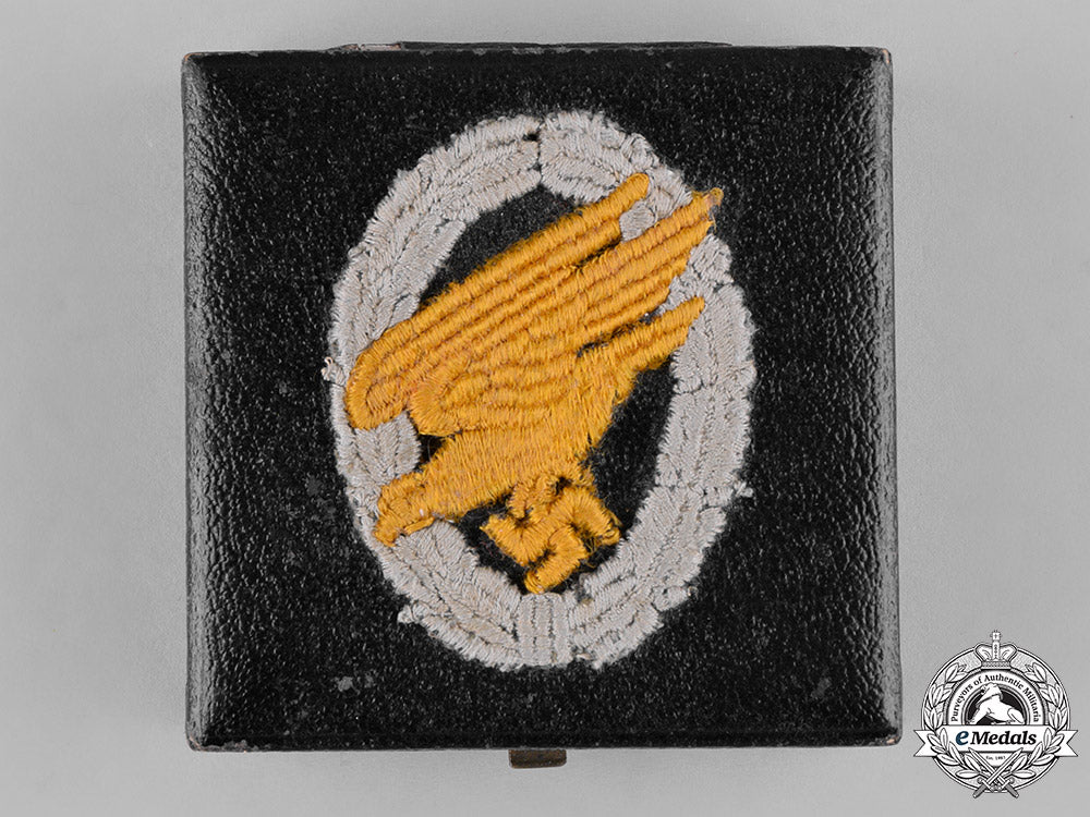 germany,_luftwaffe._a_cased1941_invasion_of_crete_commemorative_table_medal_c18-045777_1_1_1