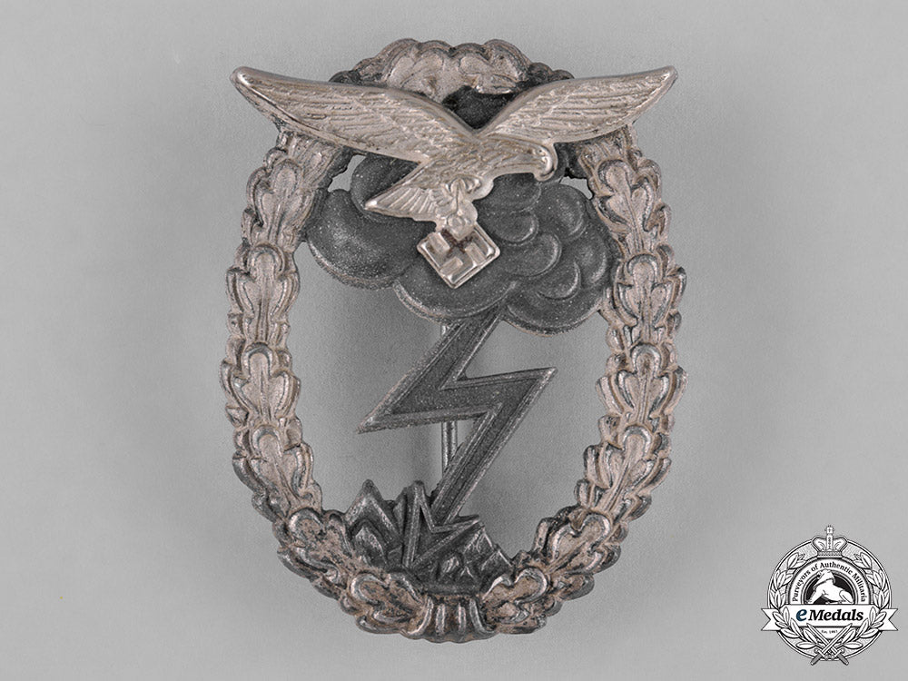 germany,_luftwaffe._a_ground_assault_badge_c18-045810