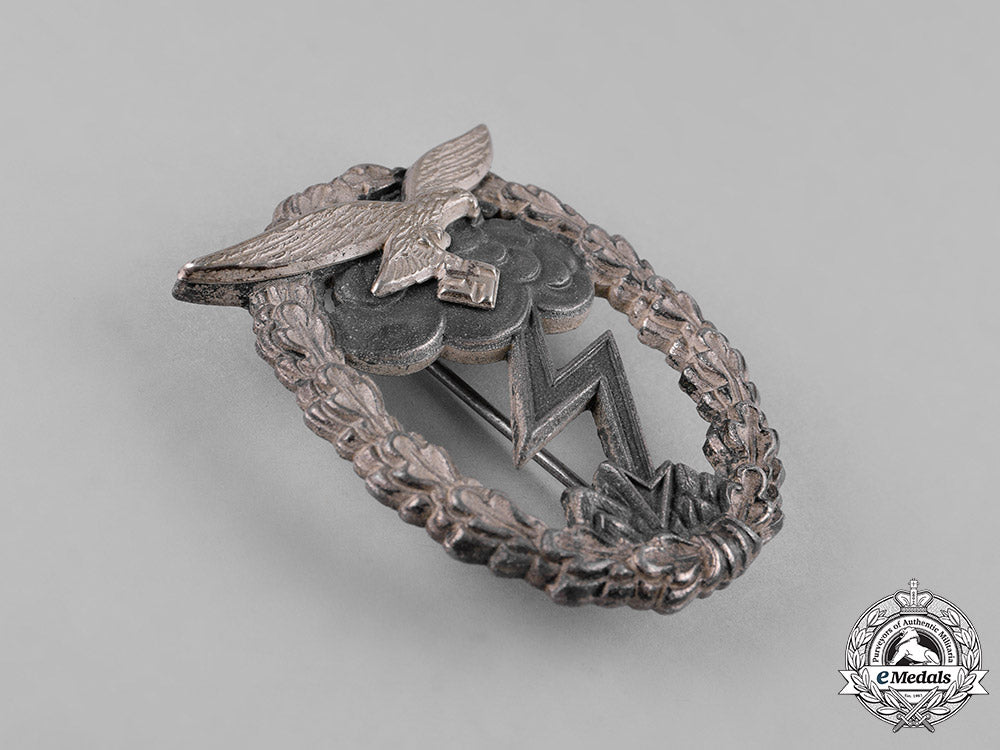 germany,_luftwaffe._a_ground_assault_badge_c18-045812