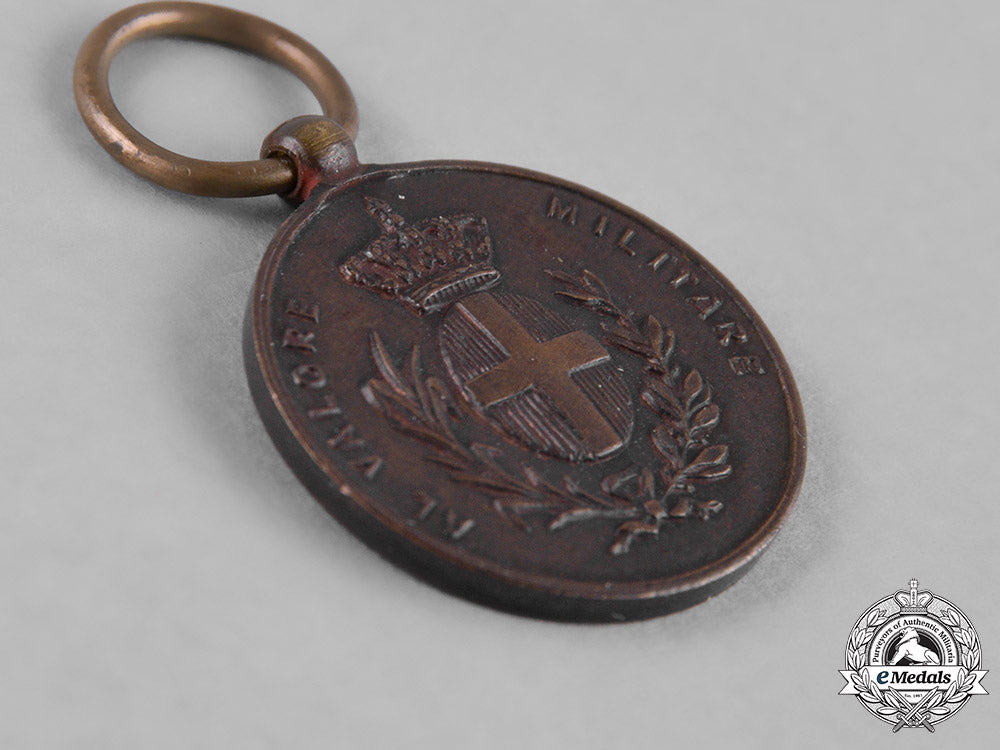 italy,_kingdom._an_order_of_military_valour_miniature_and_packet_c18-046110