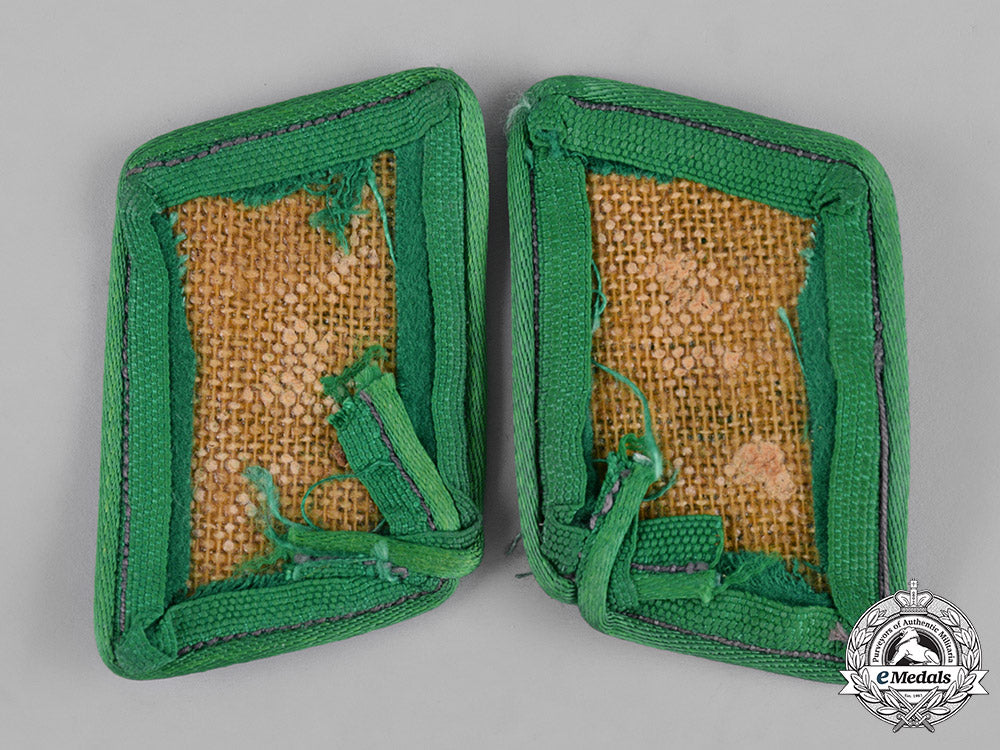 germany,_luftwaffe._a_pair_of_ground_division_rifle_regiment_collar_tabs_c18-046913_1