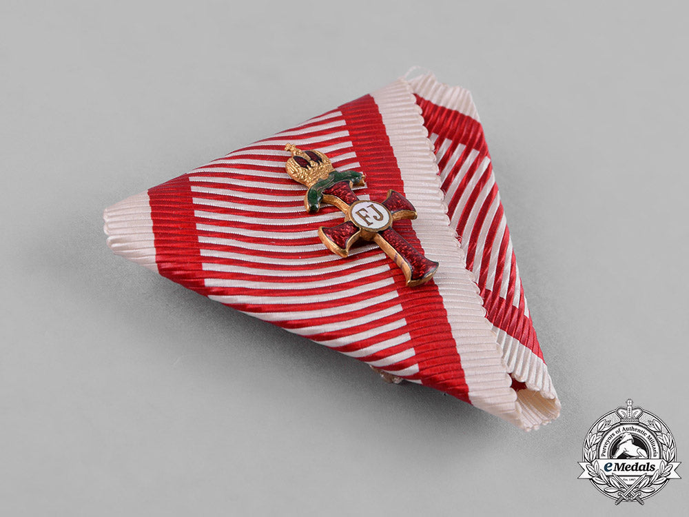 austria,_imperial._an_order_of_franz_joseph,_small_decoration_for_officer,_with_war_decoration_c18-047031