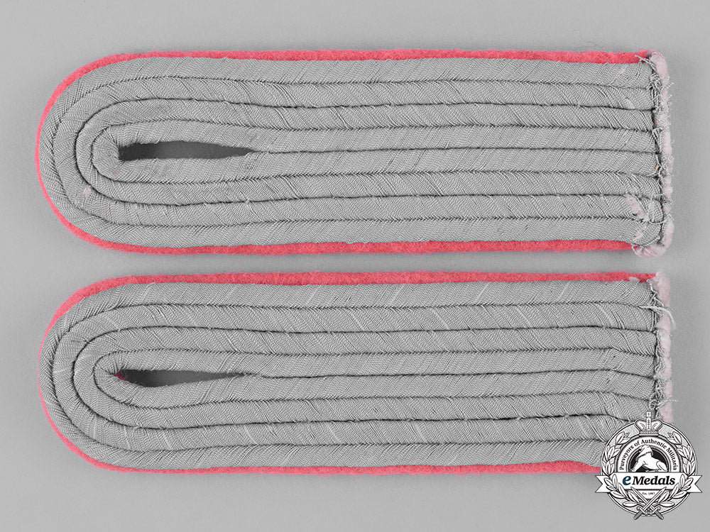 germany,_heer._a_set_of_lieutenant_panzerjäger_shoulder_boards_and_collar_tabs_c18-047548