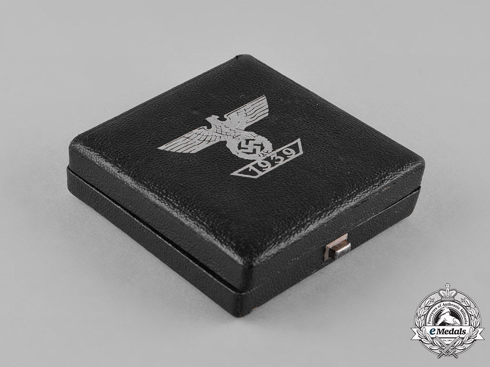 germany,_wehrmacht._a_clasp_to_the_iron_cross1939_i_class_with_case,_type_ii_c18-047739