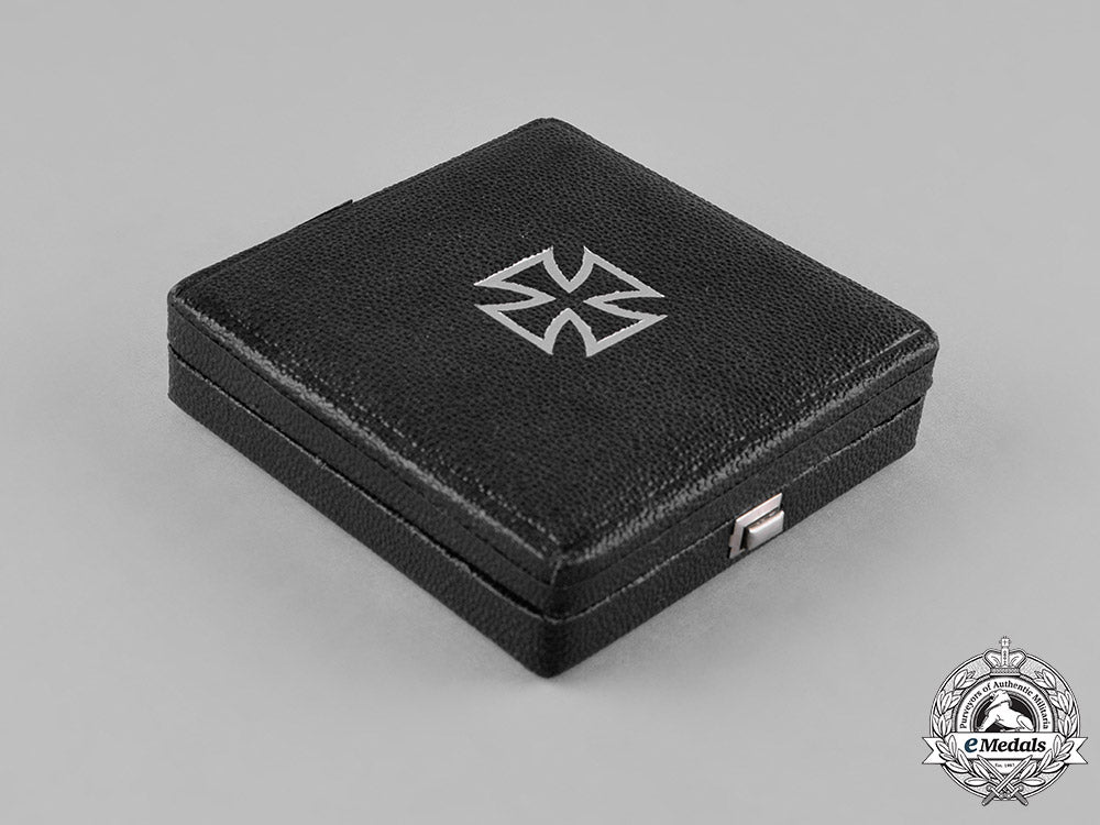 germany,_wehrmacht._a1939_iron_cross,_i_class_with_case,_by_steinhauer&_lück_c18-047767