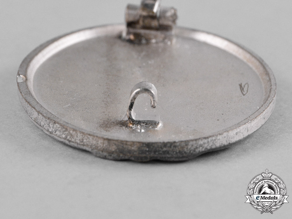 germany,_wehrmacht._a_silver_grade_wound_badge,1957_issue_c18-047940