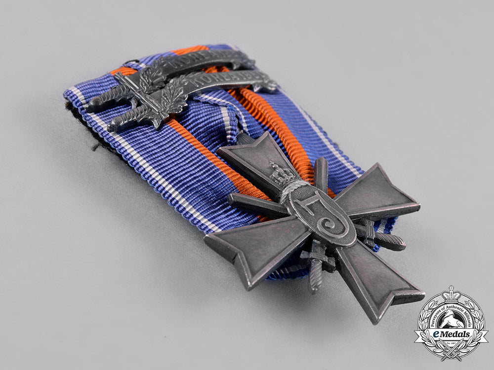 netherlands,_kingdom._a_cross_for_freedom_and_justice_with_two_korea_clasps,_c.1955_c18-048121_1