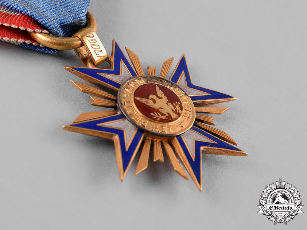 united_states._a_military_order_of_the_loyal_legion_of_the_united_states_membership_badge_in_gold,_c.1900_c18-048221_1