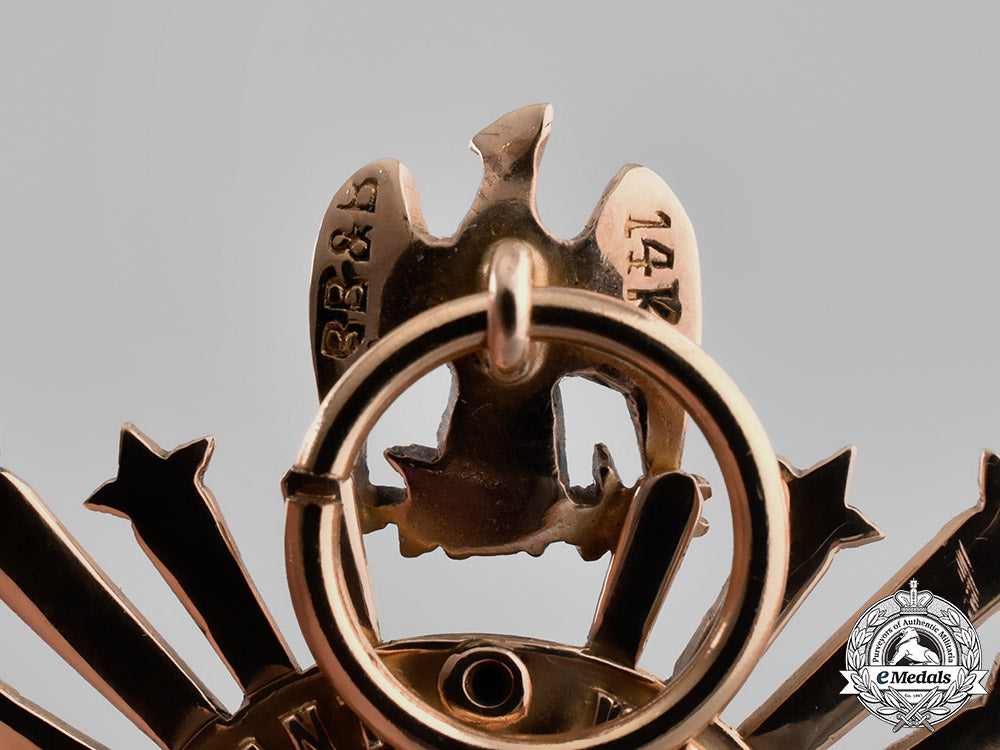 united_states._an_american_society_of_the_colonial_dames_of_america_membership_badge_in_gold,_by_bailey,_banks&_biddle_c18-048399_1