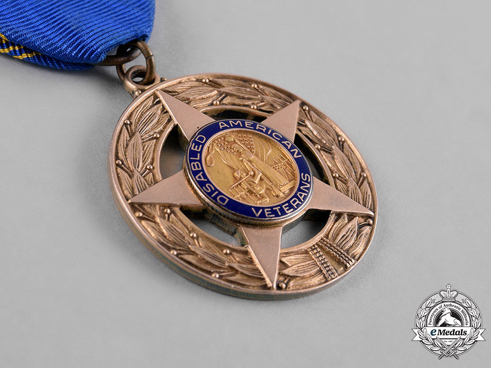 united_states._a_disabled_american_veterans_past_commander's_membership_badge,_c.1920_c18-048403