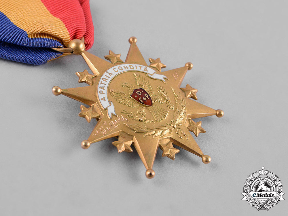 united_states._a_national_society_magna_charta_dames_membership_badge_in_gold,_c.1910_c18-049051_1