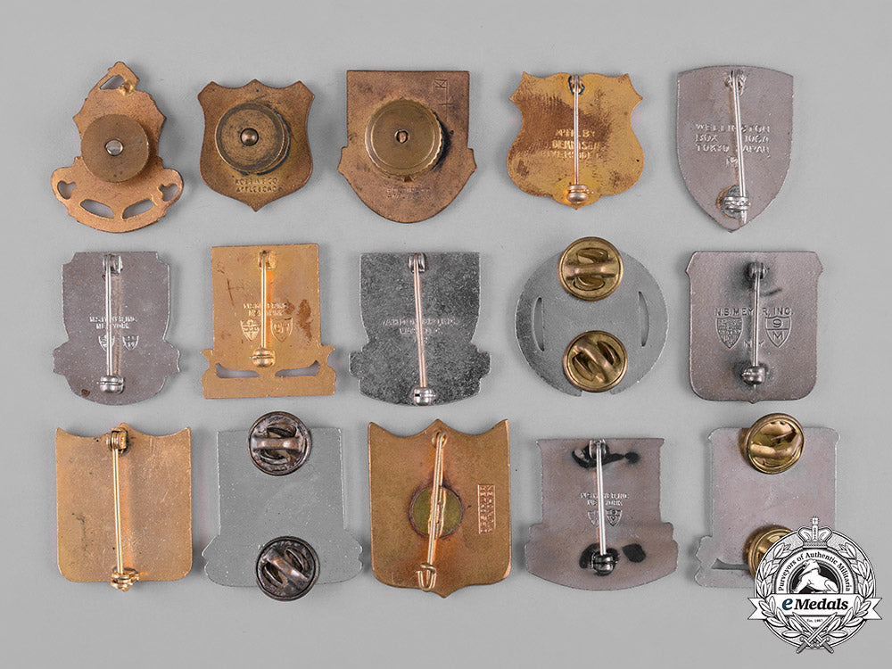 united_states._thirty-_nine_anti-_aircraft_and_infantry_regimental_badges_c18-049784_1