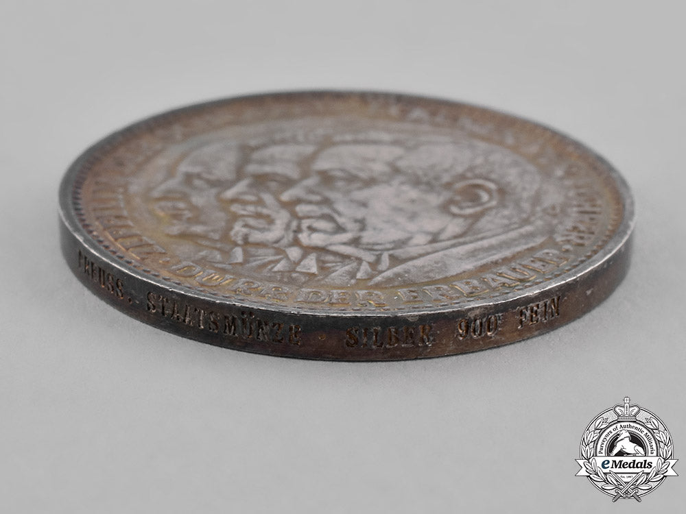 germany,_weimar._a1929_medallion_for_the_first_global_circumnavigation_of_a_zeppelin_airship,_c.1929_c18-049927_1_1_1