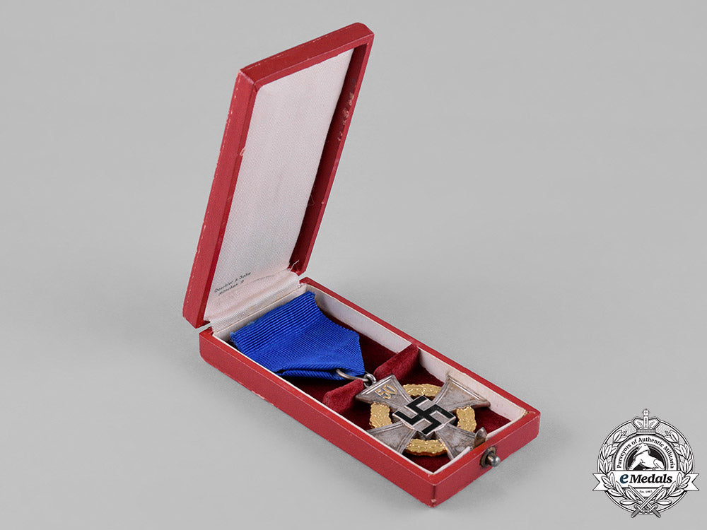 germany,_third_reich._a50-_year_civil_faithful_service_cross,_with_case,_by_deschler&_sohn_c18-050765
