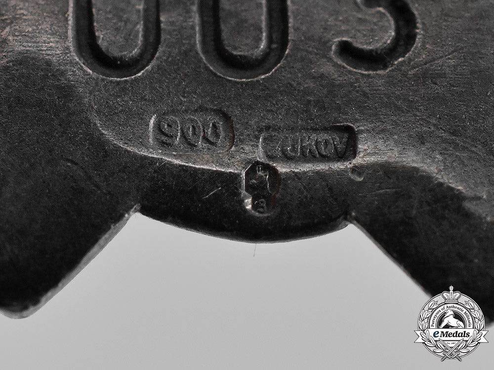 czechoslovakia,_socialist_republic._a_military_technical_academy_graduation_badge,_c.1952_c18-051420