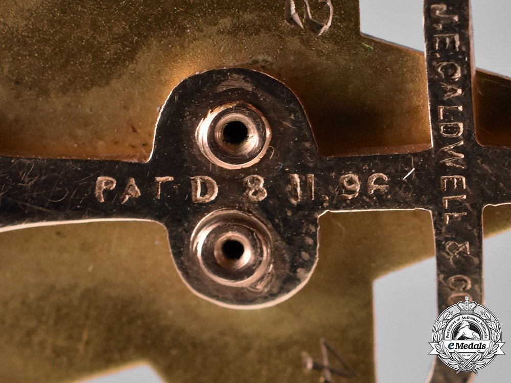 united_states._a_united_states_daughters_of1812_badge_in_gold,_by_j.e.caldwell_c18-052371_1