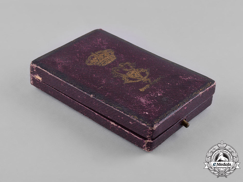 italy,_kingdom._order_of_the_crown_in_gold,_v_class_knight,_c.1900_c18-052509