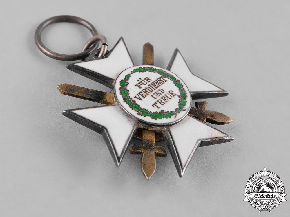 saxony,_kingdom._a_civil_merit_order,_ii_class_cross_with_swords,_by_scharffenberg,_c.1915_c18-052889