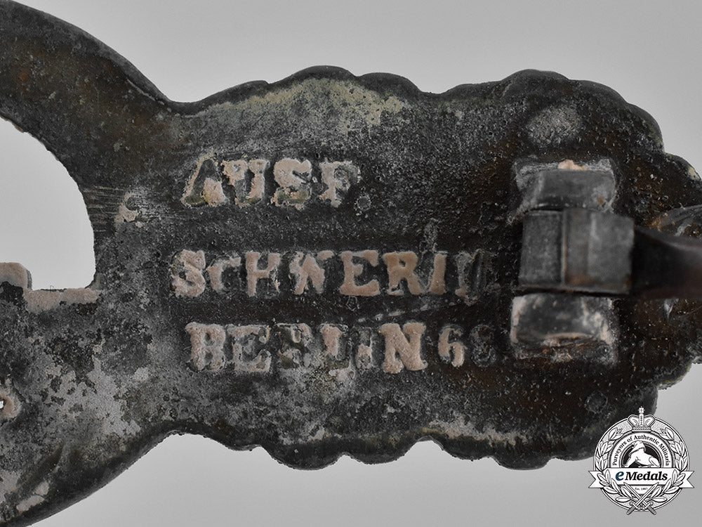 germany,_kriegsmarine._a_u-_boat_front_clasp,_bronze_grade,_by_c._schwerin,2_nd_pattern_c18-053515