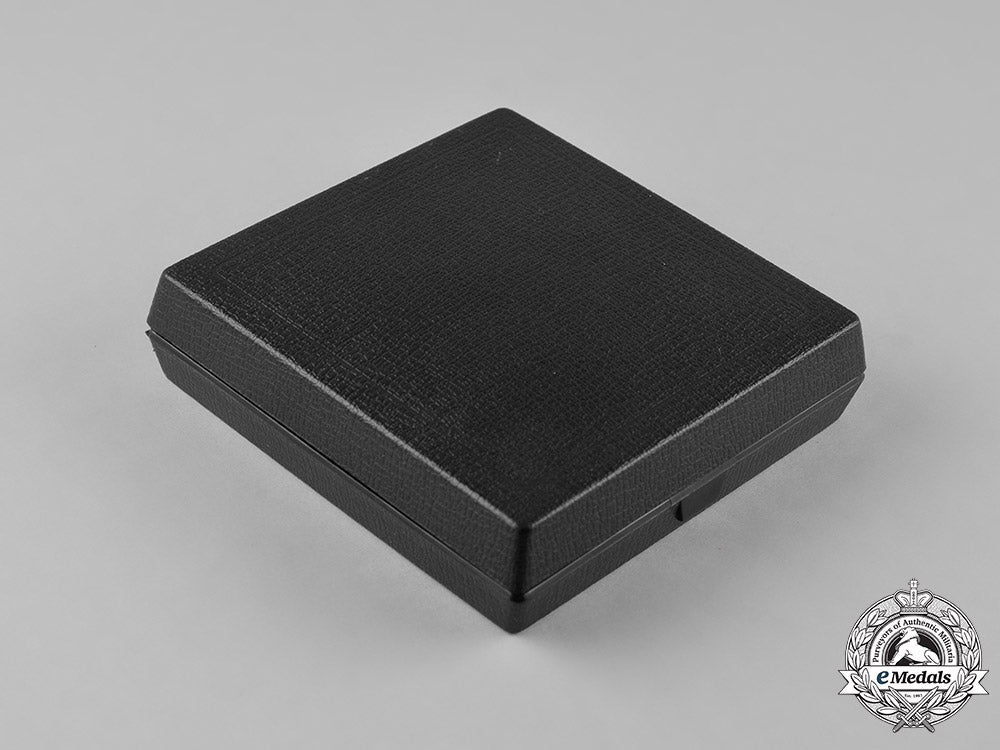 germany,_luftwaffe._a_cased_paratrooper_badge,_post-1957_reissue_c18-054960