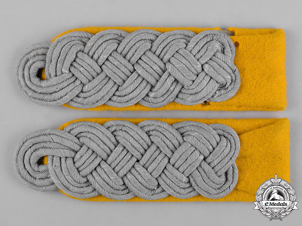germany,_heer._a_pair_of_heer(_army)_cavalry_major_shoulder_boards_c18-055260