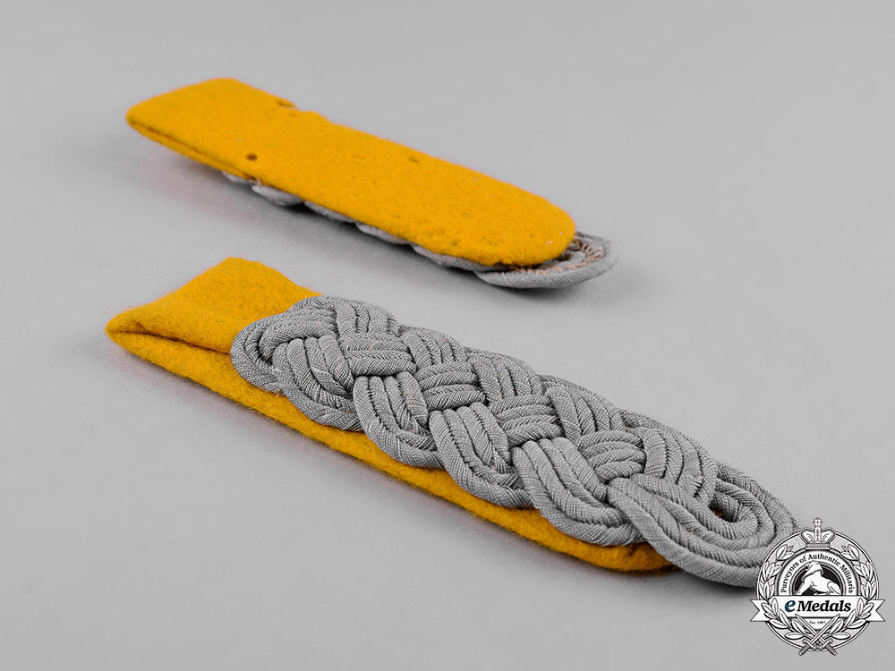 germany,_heer._a_pair_of_heer(_army)_cavalry_major_shoulder_boards_c18-055262