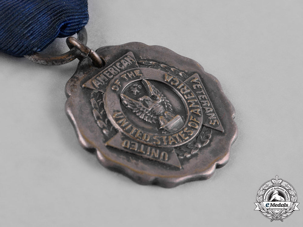 united_states._an_american_veterans_united_commander's_membership_badge_c18-055696_1