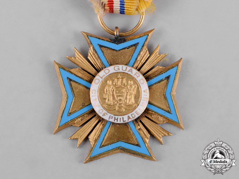 united_states._an_old_guard_of_the_city_of_philadelphia_membership_badge,_by_bailey,_banks&_biddle_c18-055864_1