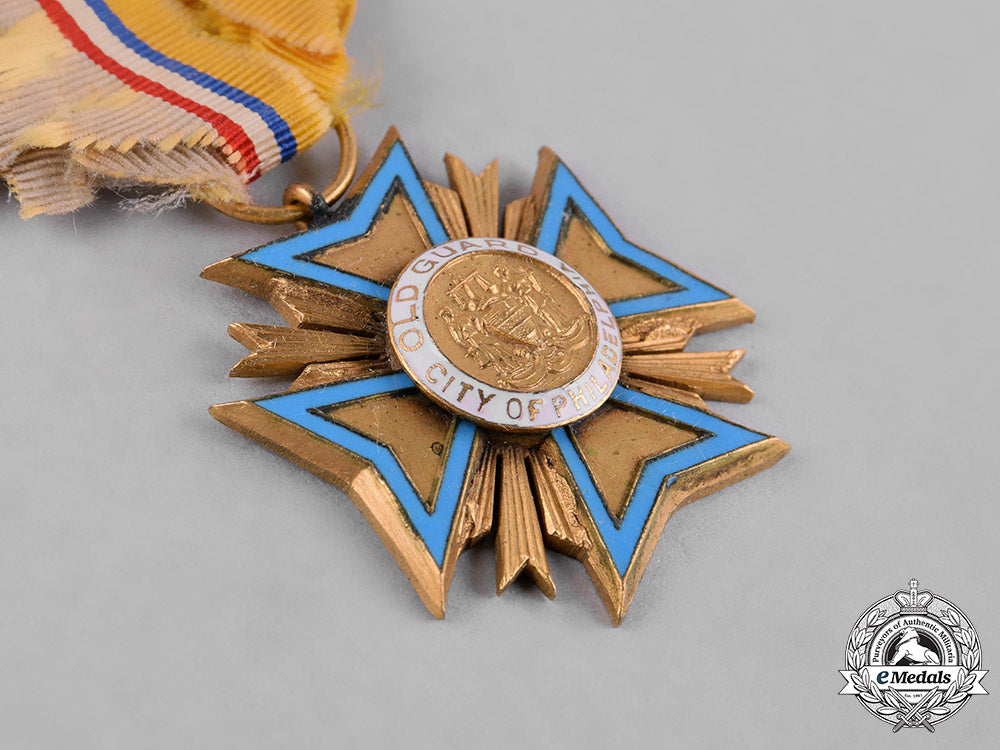 united_states._an_old_guard_of_the_city_of_philadelphia_membership_badge,_by_bailey,_banks&_biddle_c18-055865_1