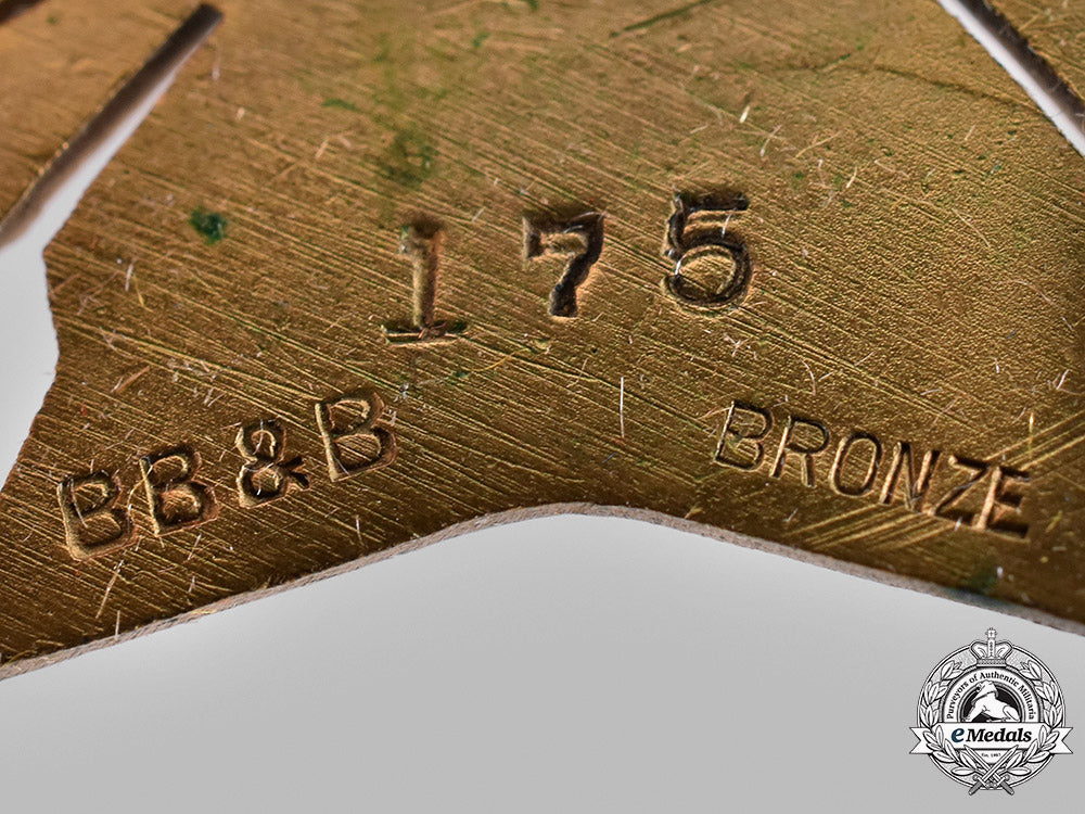 united_states._an_old_guard_of_the_city_of_philadelphia_membership_badge,_by_bailey,_banks&_biddle_c18-055866_1