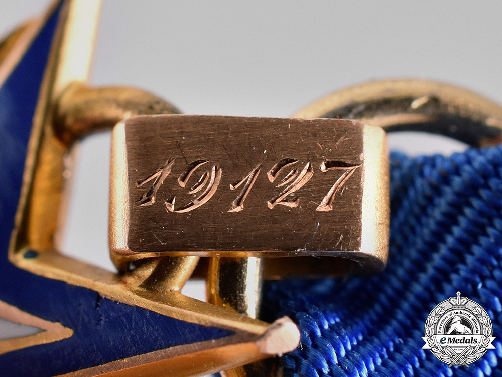 united_states._a_military_order_of_the_loyal_legion_of_the_united_states_badge_in_gold_c18-055879_1