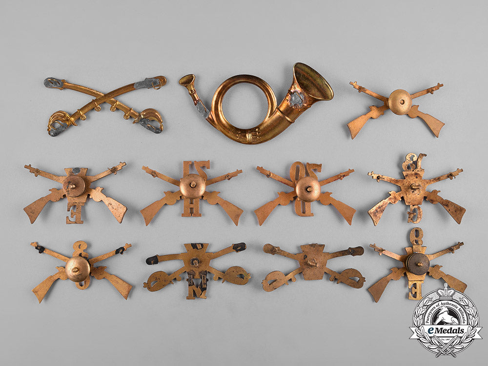 united_states._a_lot_of_eleven_spanish-_american_war_era_cap_badges_c18-056467_1
