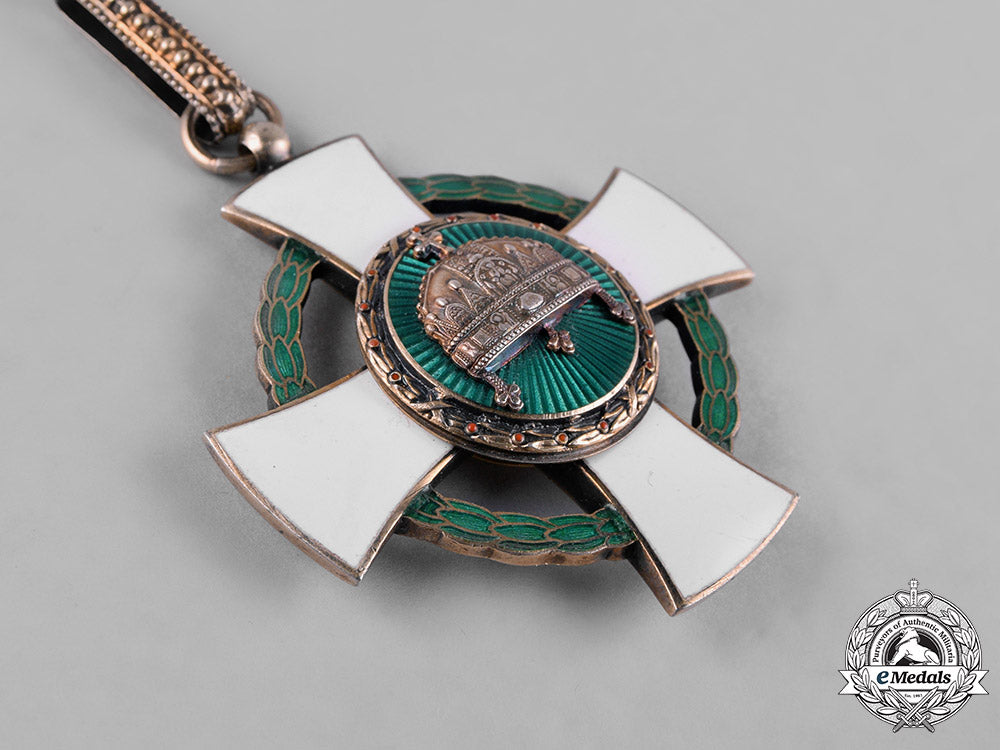 hungary,_regency._an_order_of_the_holy_crown,_iii_class_commander_with_war_decoration1942_c18-056890_1_1