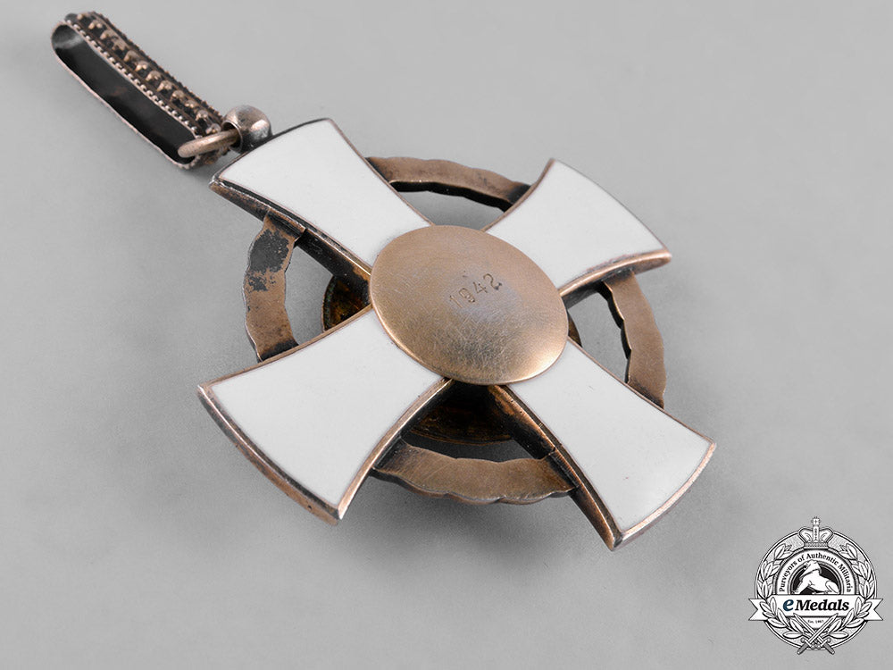 hungary,_regency._an_order_of_the_holy_crown,_iii_class_commander_with_war_decoration1942_c18-056891_1_1