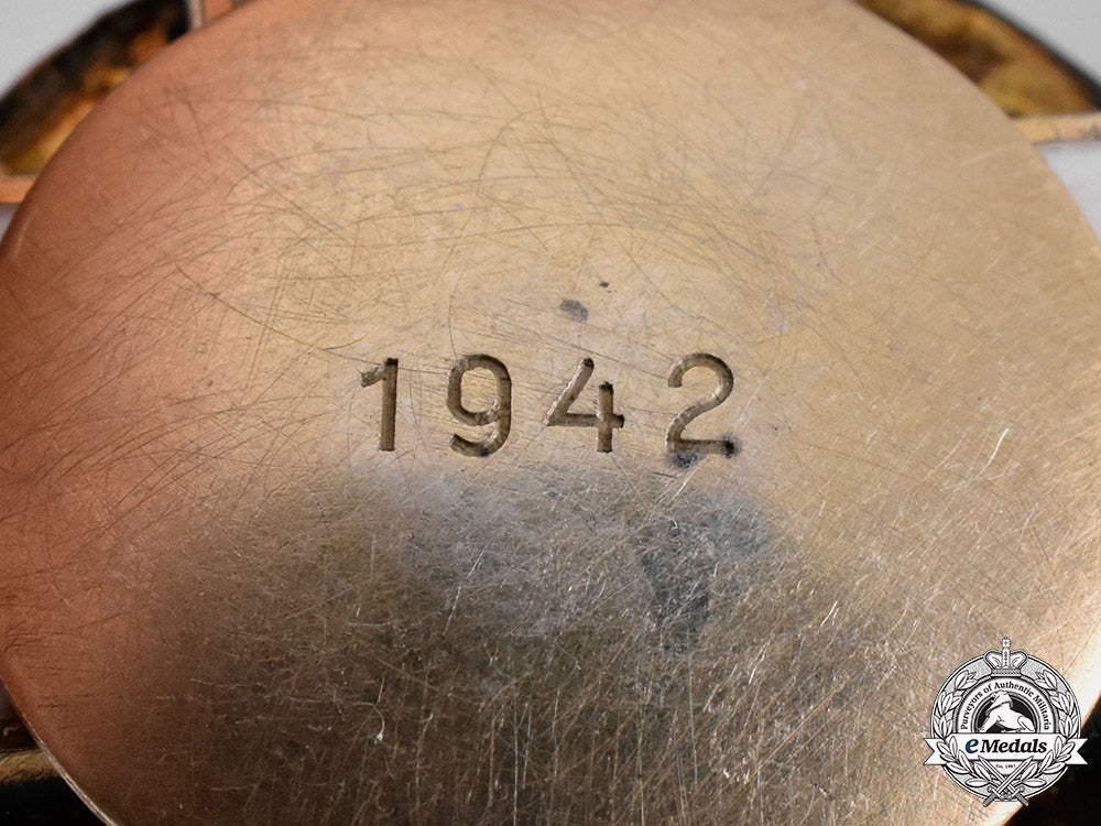 hungary,_regency._an_order_of_the_holy_crown,_iii_class_commander_with_war_decoration1942_c18-056892_1_1