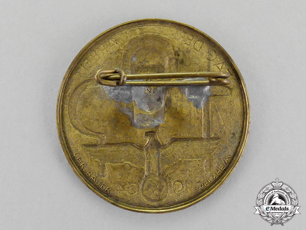germany,_third_reich._a1934_national_day_of_labour_badge_by_ferdinand_wagner_c18-1637