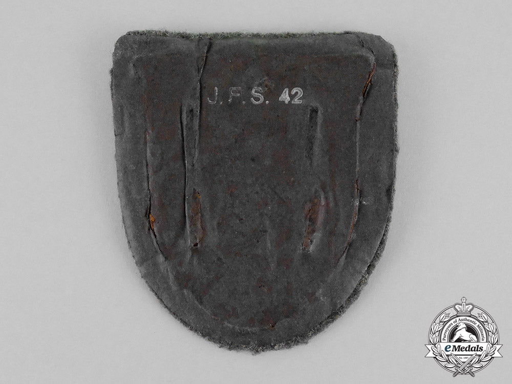 germany._a_mint1942_issue_wehrmacht_heer(_army)_issue_krim_campaign_shield_by_josef_feix_c18-325