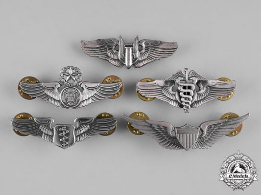 united_states._a_lot_of_five_united_states_air_force(_usaf)_badges,_reduced_size_c19-0452