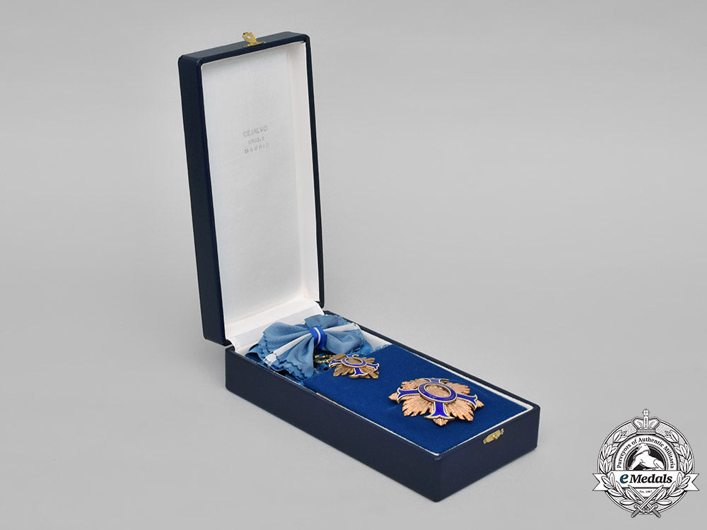 spain,_franco_period._an_order_of_civil_merit,_grand_cross_set,_by_cejalvo,_c.1950_c19-0769_1_1