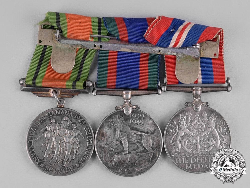 canada._a_second_war_veteran's_group_of_three_c19-0997