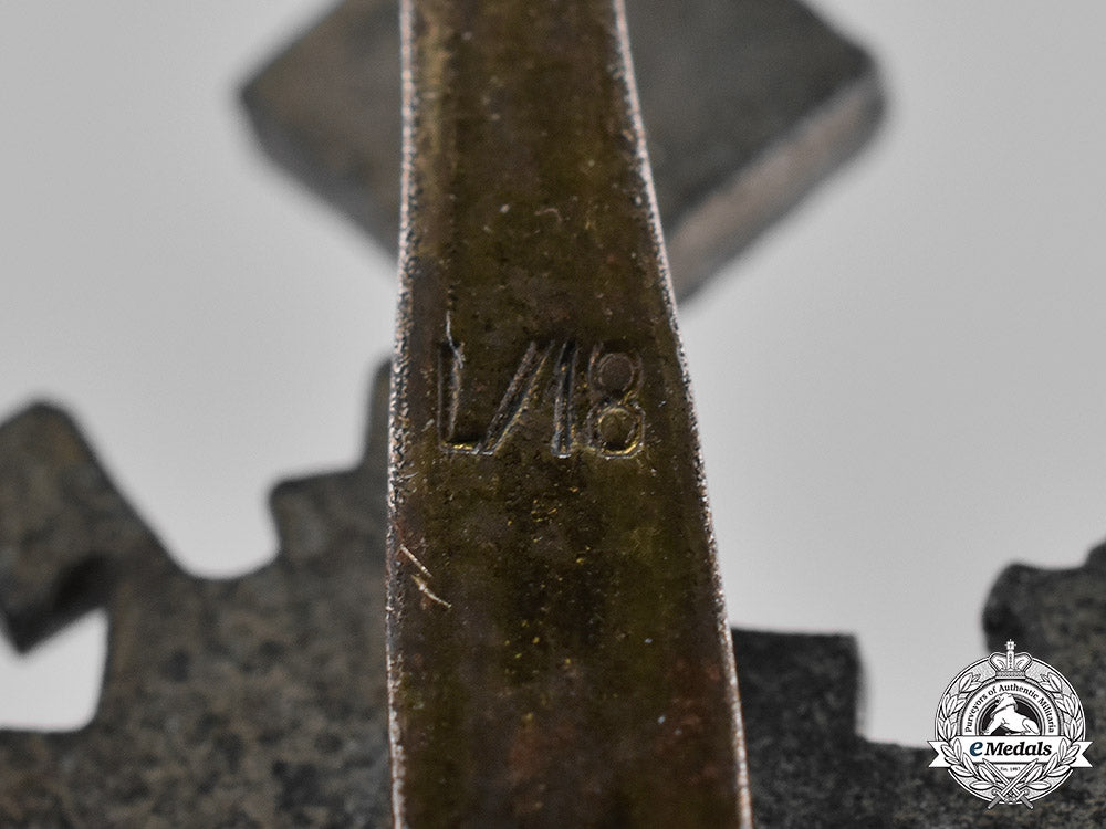 germany,_kriegsmarine._a_u-_boat_war_badge,_by_b.h._mayer_c19-1855