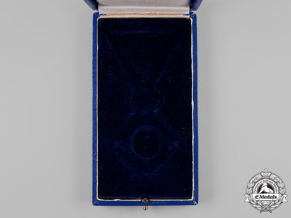 yugoslavia,_kingdom._an_order_of_the_crown,_iv_class_knight’s_cross_case,_by_huguenin_frères&_co._c19-2246_1