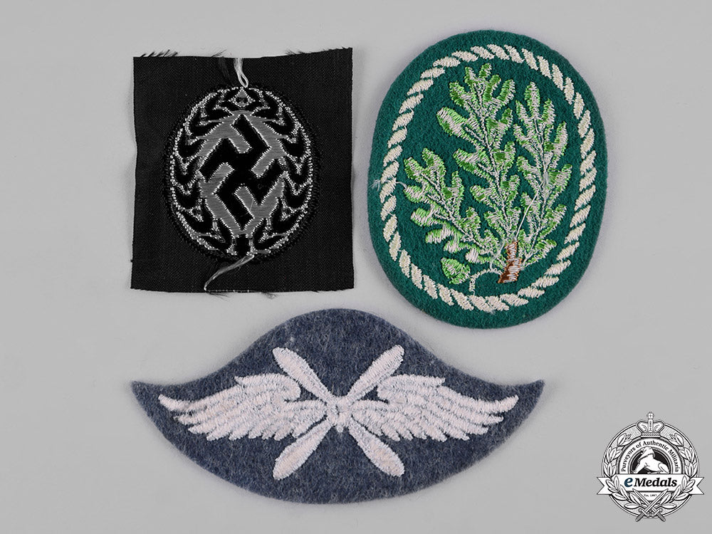 germany,_third_reich._a_lot_of_uniform_cloth_insignia_c19-3025